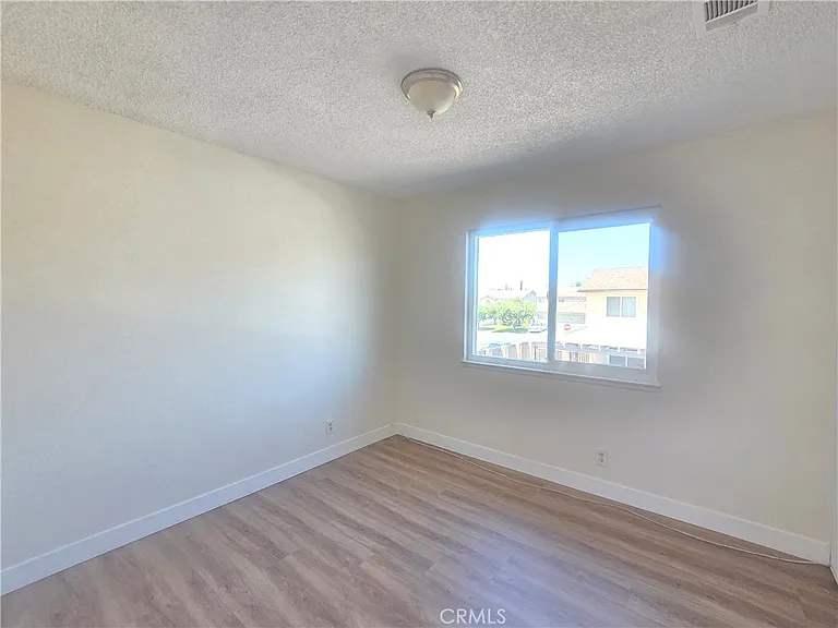 7492 Eugenia Dr — Photo 12