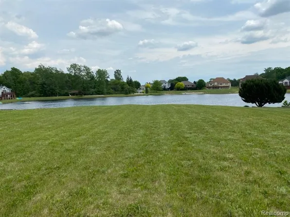 8420 Maurice Ln, Flushing, MI 48433