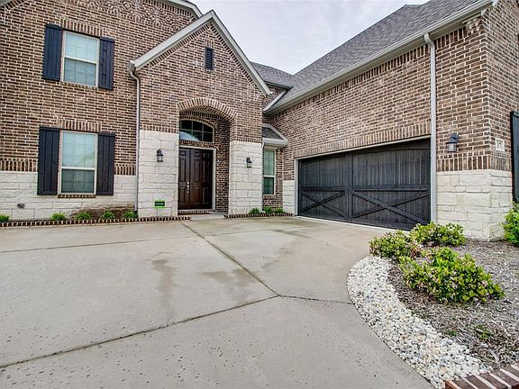 3rd image of 437 Emerson Dr