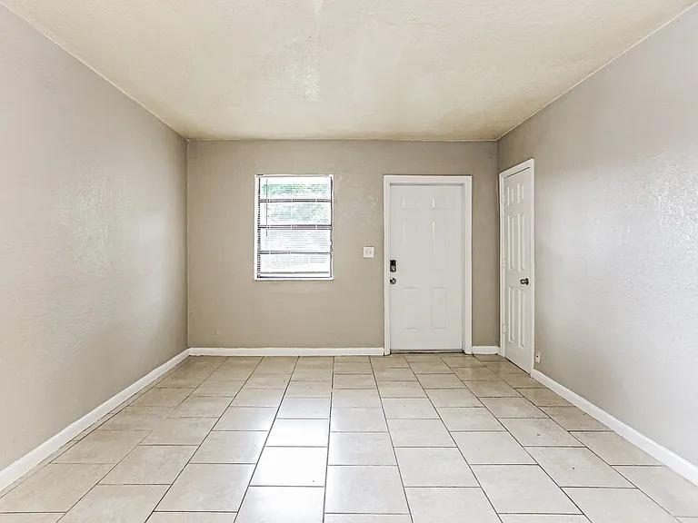 1207 NW 17th Ave — Photo 4