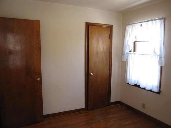 5th image of 618 Northfield Ave