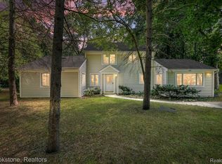 7525 Lilac Ct, West Bloomfield, MI