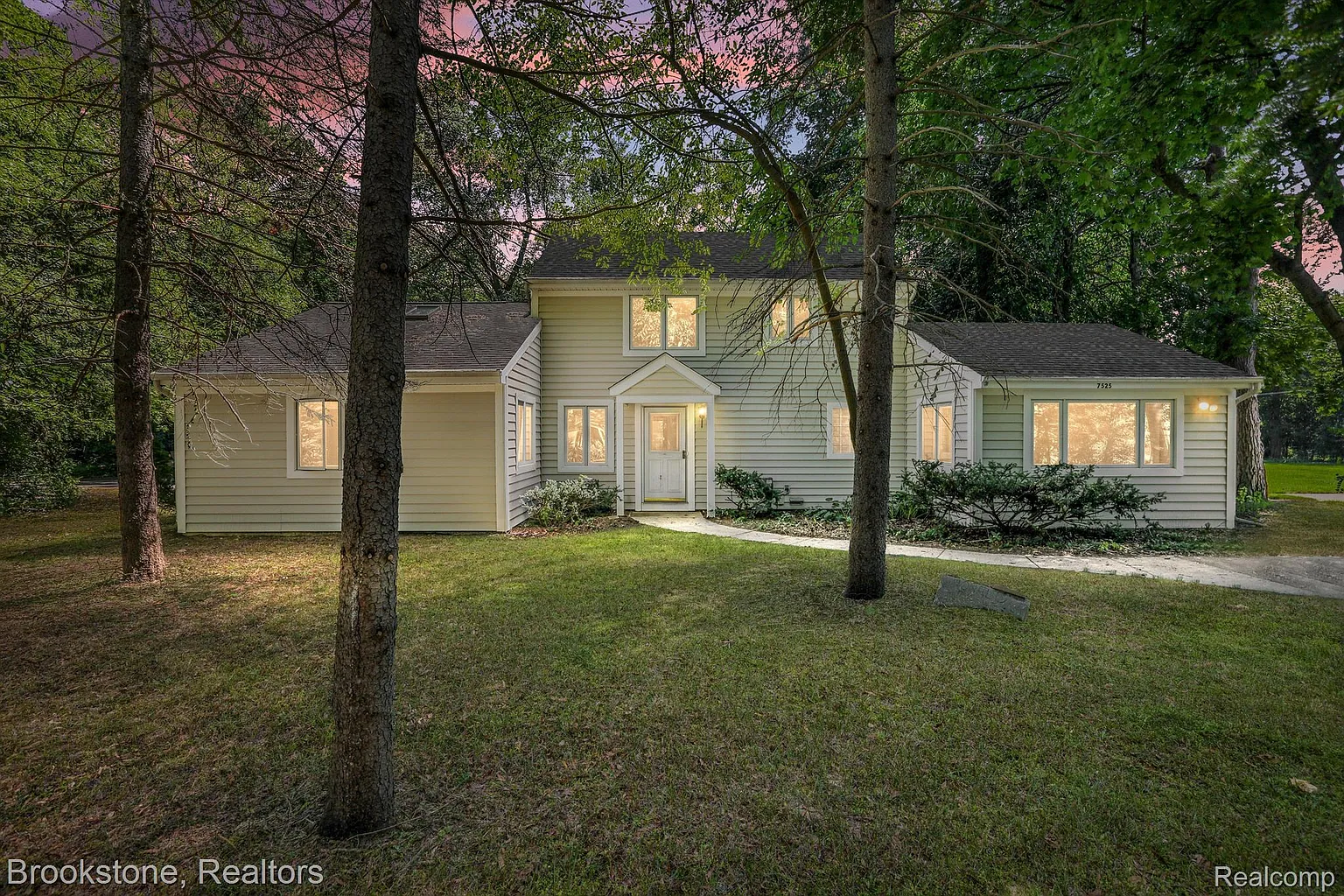 7525 Lilac Ct photo 1
