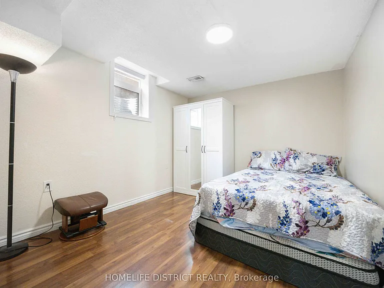 579 Sheppard Ave — Photo 21