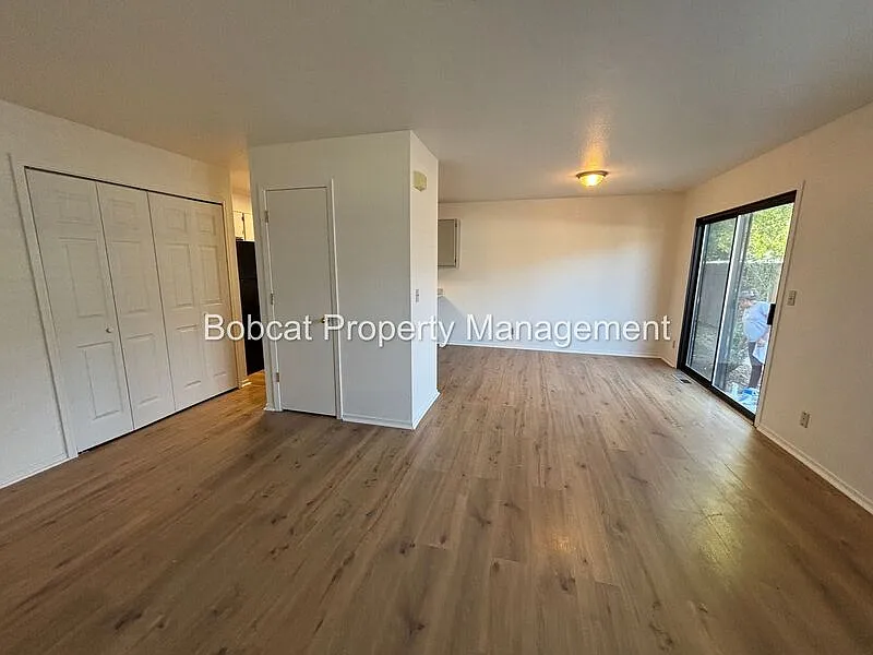 2 bed, 1.0 bath, 900 sqft, $1,545 — Photo 4