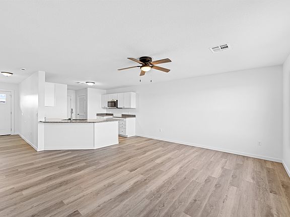 2nd image of 1203 Fountain Dr