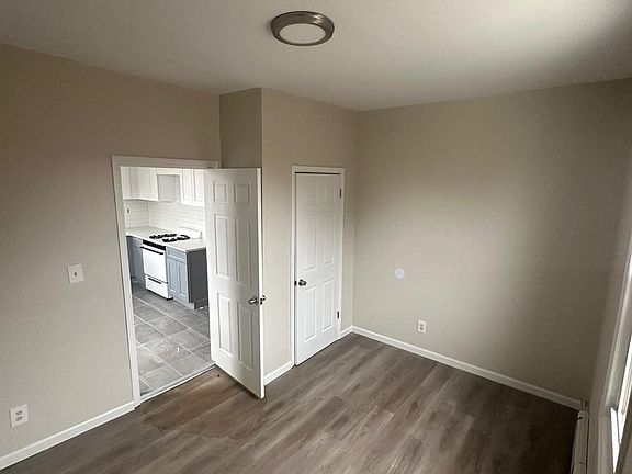 2nd image of 66 Fabyan Pl Floor 3