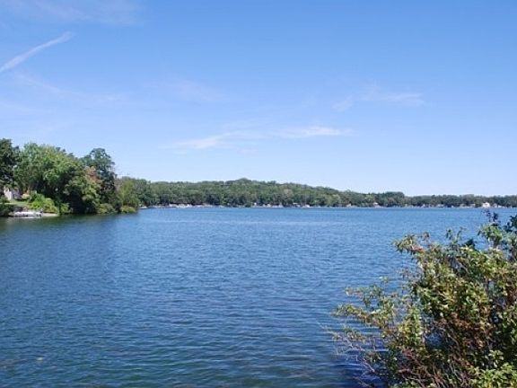 5th image of 406 Lake Shore Dr