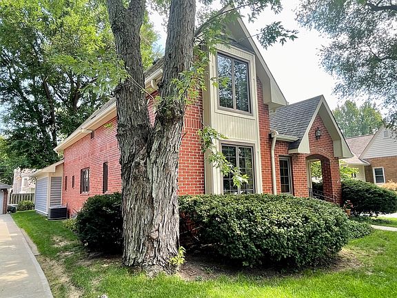 2nd image of 5501 N Kenwood Ave