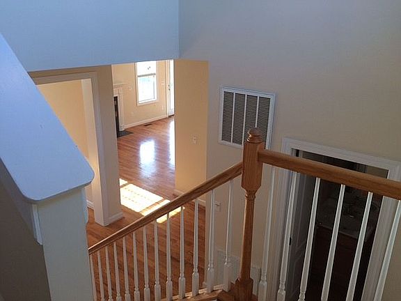 3rd image of 270 Glen Cir