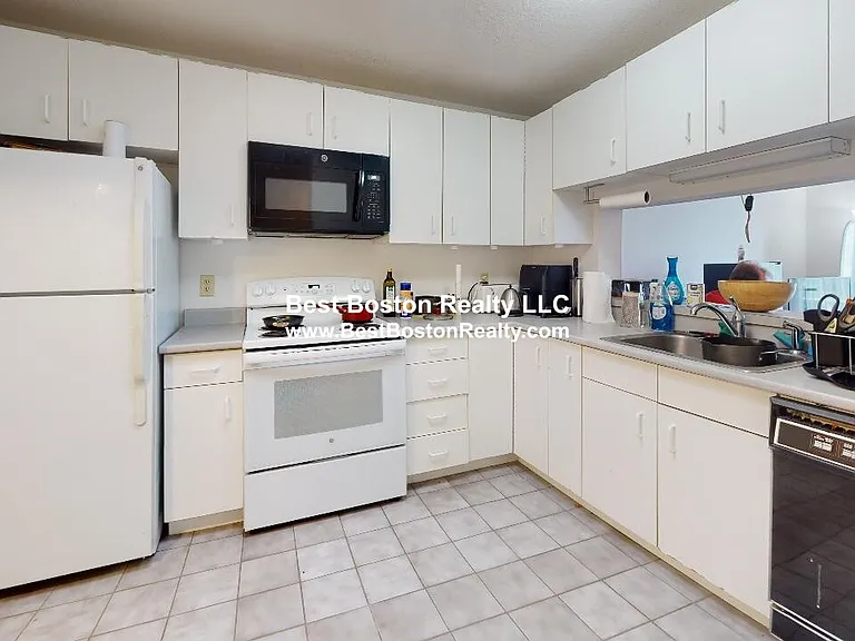 175 Beacon St #406 — Photo 2