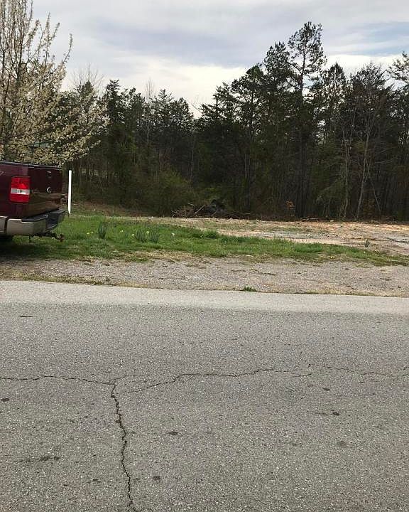 2nd image of 335 Sandhill Rd