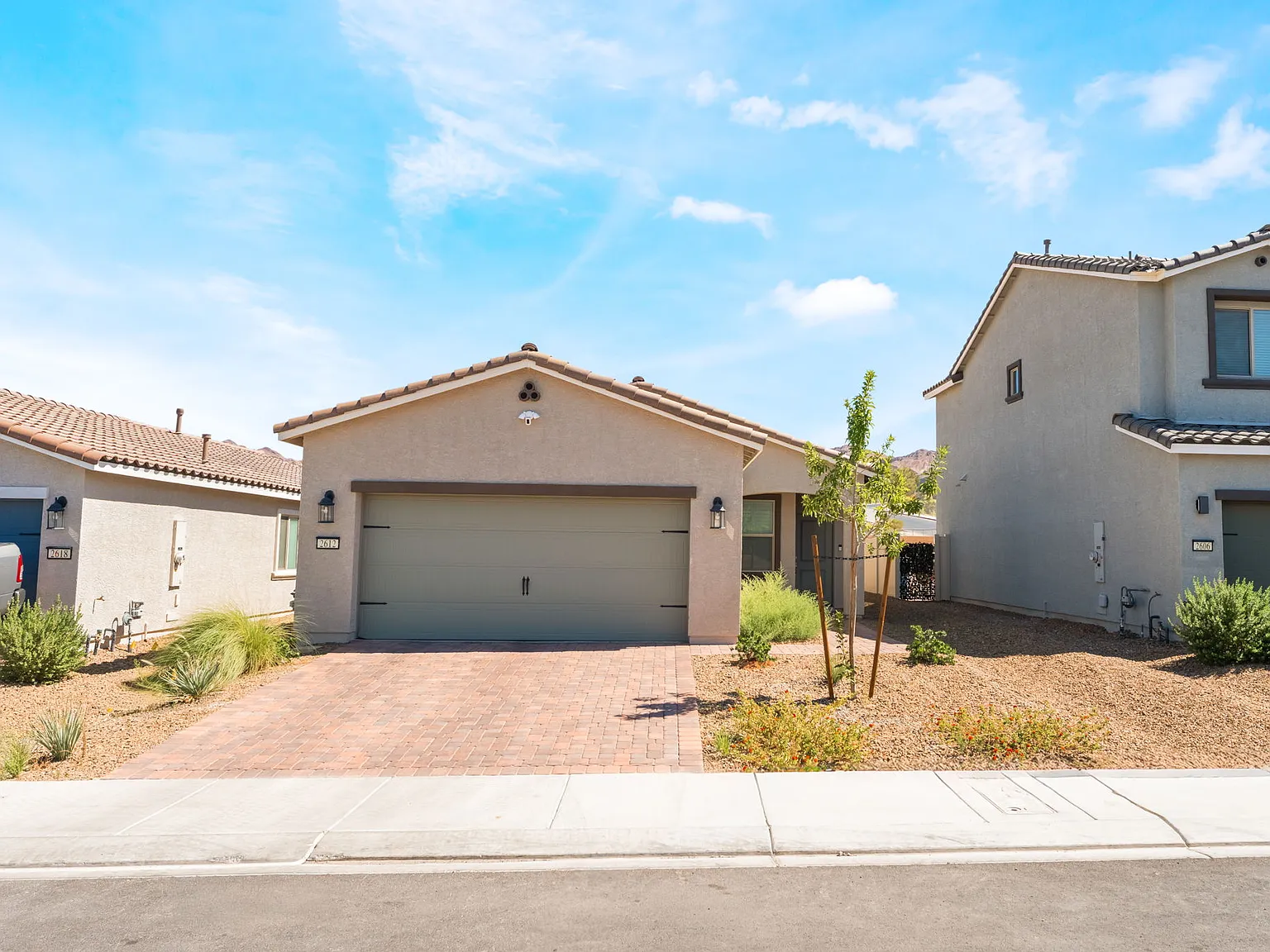 3 bed, 1469 sqft, $2,400 — Photo 1