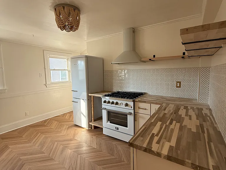 905-907 Corbin Ave #3 — Photo 3