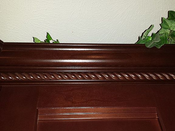 Crown moulding trim in kitch
