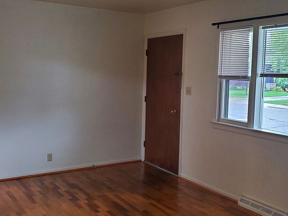 3rd image of 1422 Colton Blvd