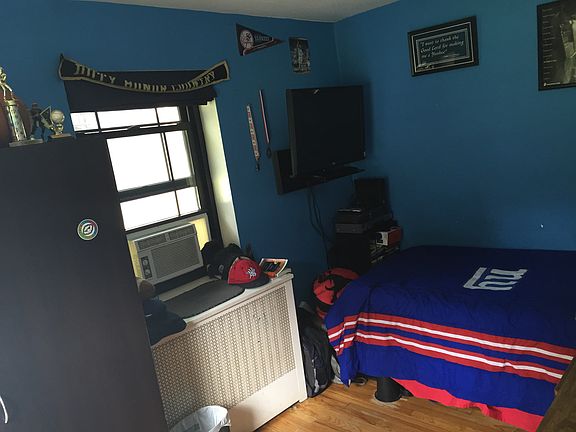 Den or extra bedroom