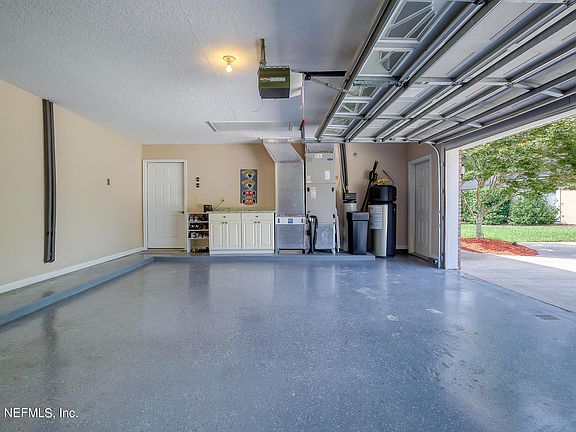 3rd image of 305 W Kari Ct