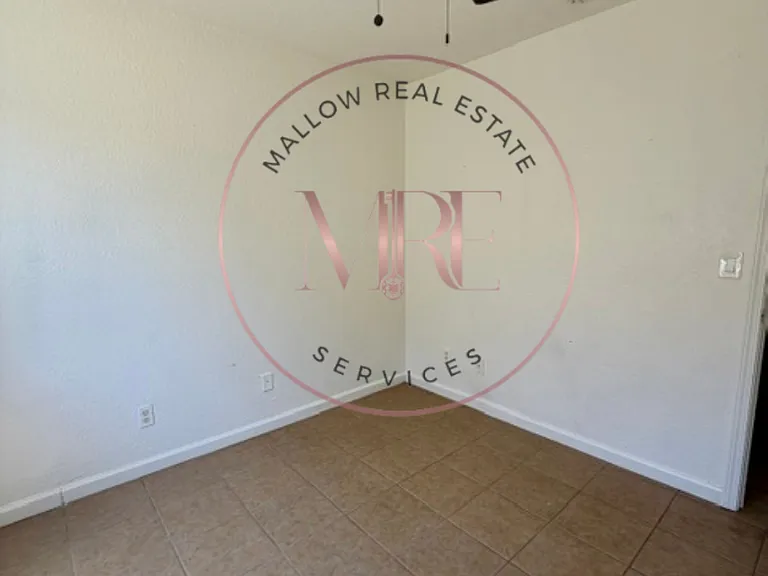 1700 Brookglen Dr — Photo 5