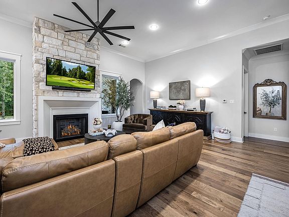 5th image of 7 Fletcher Ridge Cir