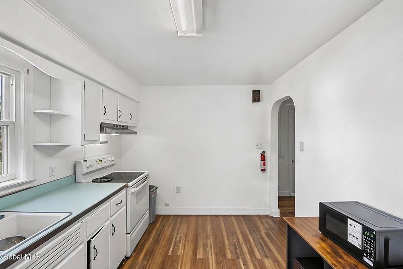 4th image of 81 Hazelhurst Avenue