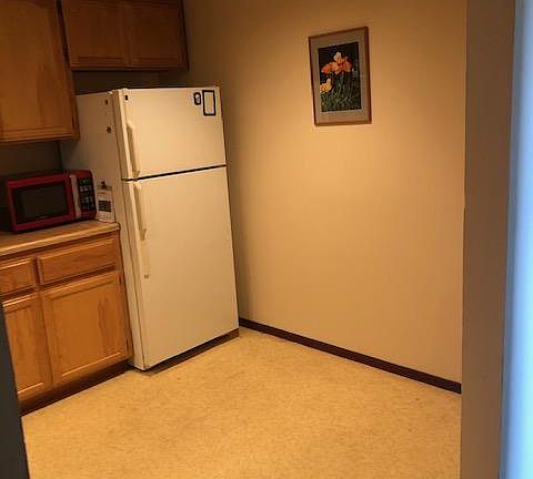 Otherside of kitchen - this has an area for a table.