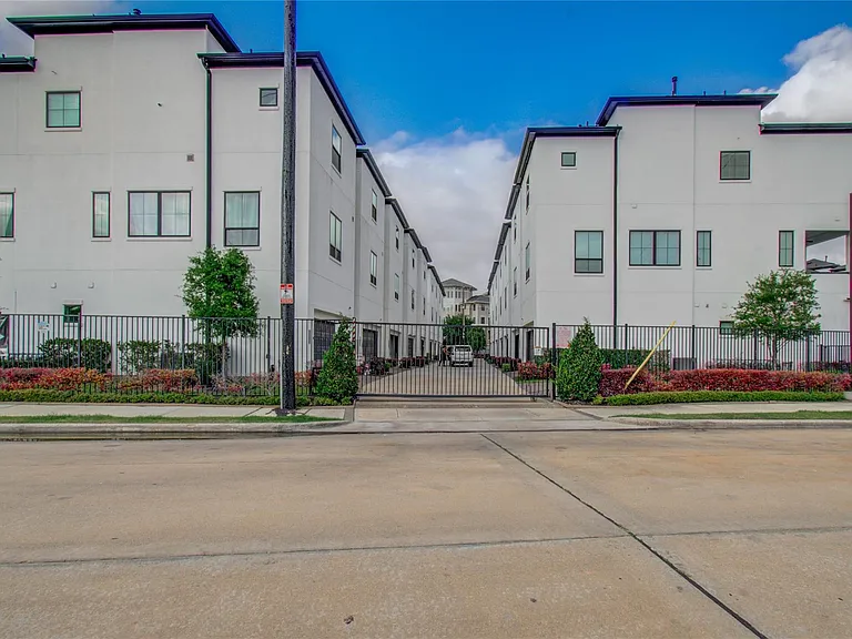 2818 Grand Fountains Dr #B — Photo 34