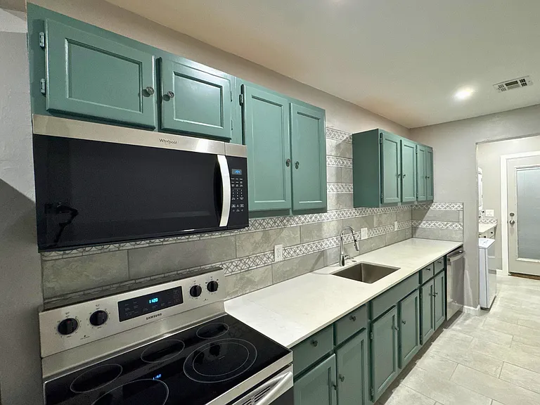 1132 NE 19th St — Photo 7