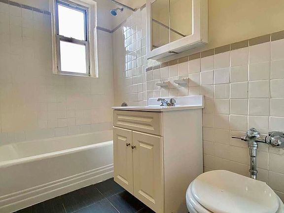 5th image of 100 Winthrop St APT 2G