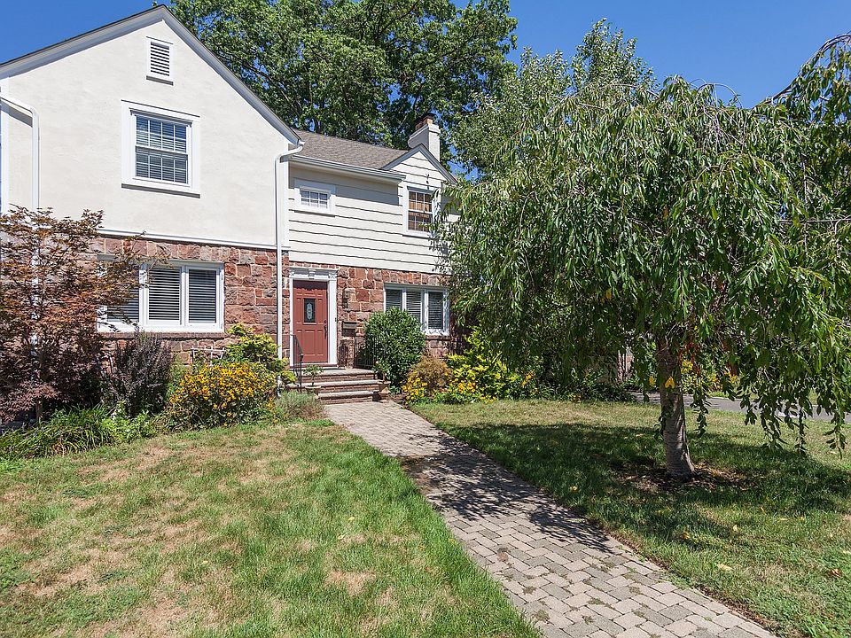 1st image of 79 Greenwood Dr