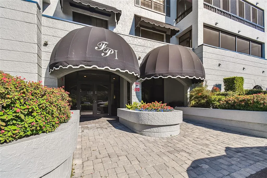 Building Photo - 14810 Rue De Bayonne #3H
