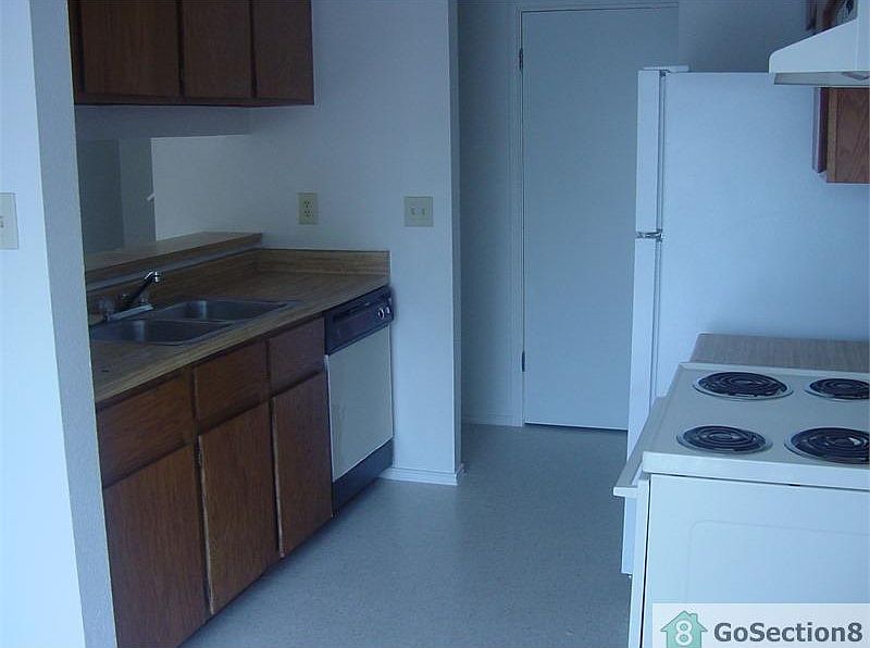 2nd image of 5208 Meadow Fld APT 2