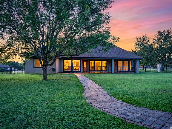2nd image of 277 TEXAS COUNTRY DR