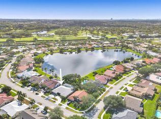 8892 Southern Orchard Rd N, Davie, FL 33328