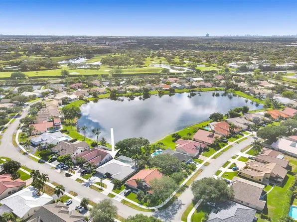 8892 Southern Orchard Rd N, Davie, FL 33328