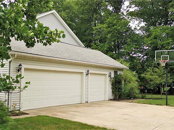3rd image of 1088 Dover Dr