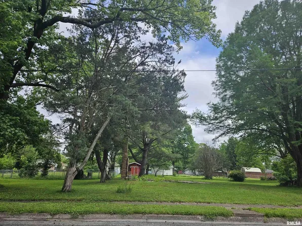 632 N Madison St, Benton, IL 62812