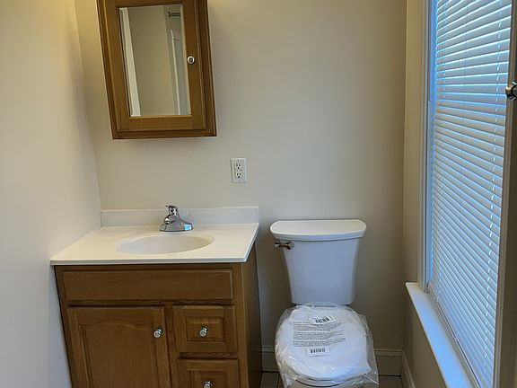 2nd image of 32 Chapel St #32