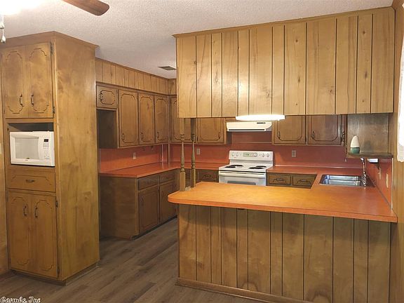 5th image of 131 College Dr