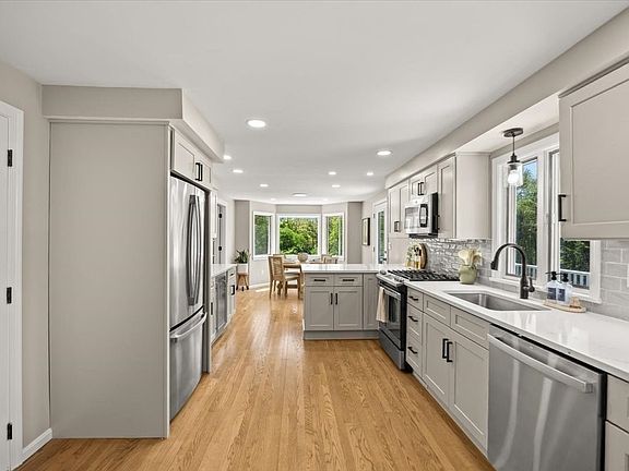 2nd image of 376 Hancock St