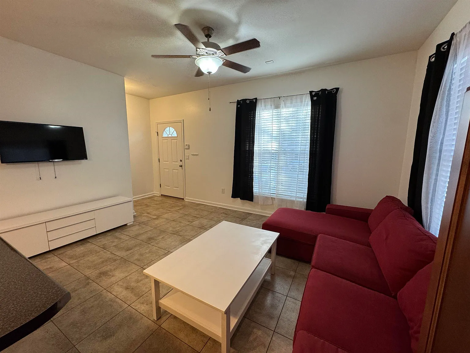 3 bed, 1177 sqft, $1,700 — Photo 4
