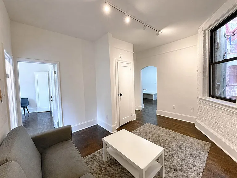 516 E 11th St #2A — Photo 5