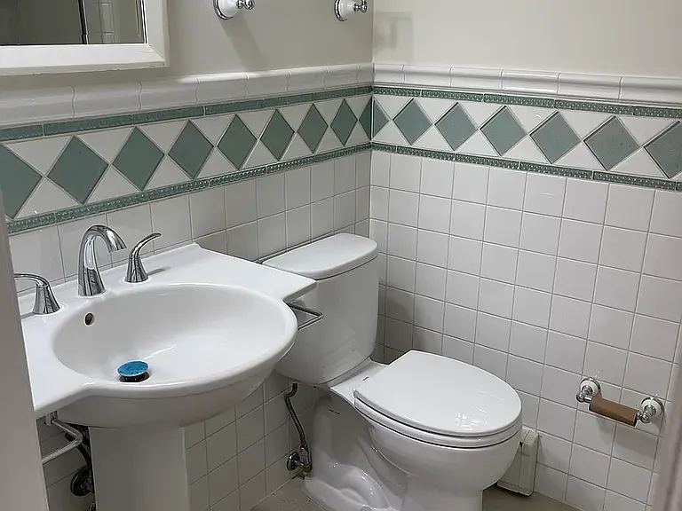 178 De Graw St #2 — Photo 6