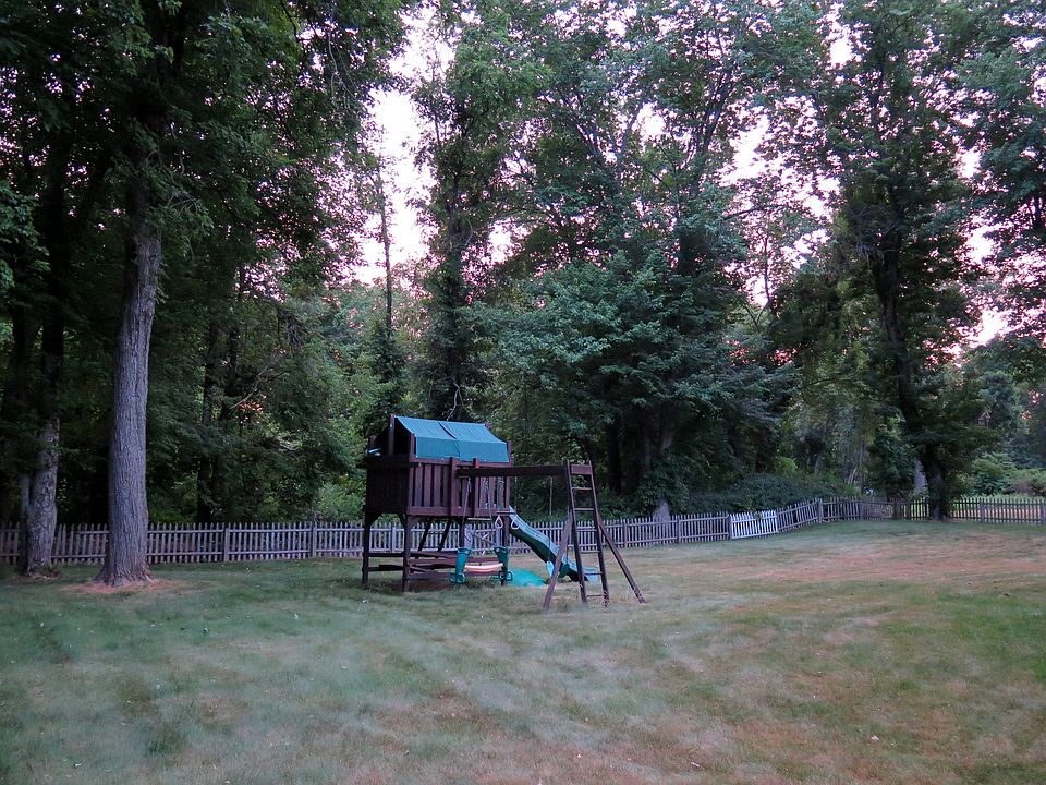 2nd image of 895 Foster Street Ext