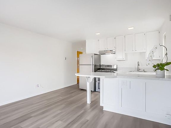 2nd image of 632 Westbourne St