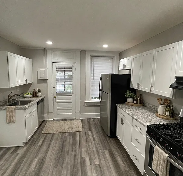 2468.5 Summit St #B — Photo 9