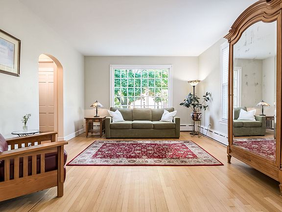 3rd image of 245 Elgin Ave