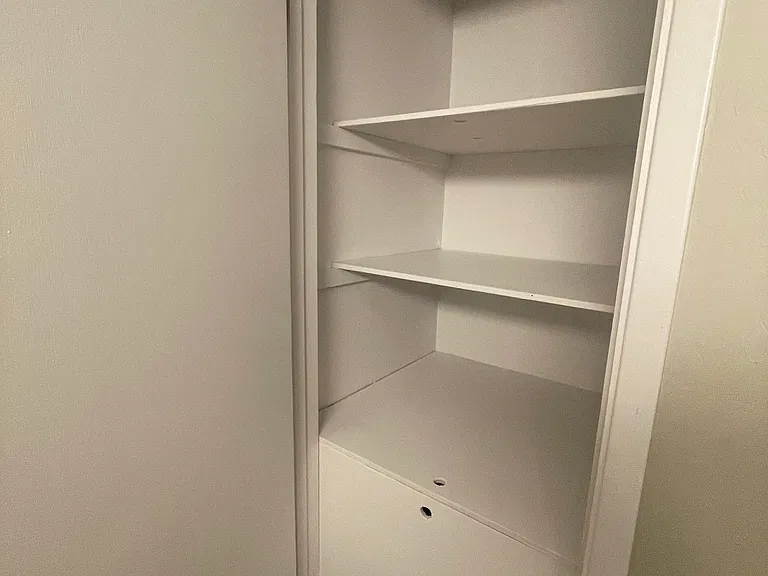 1x1 - 560 SqFt - Bathroom