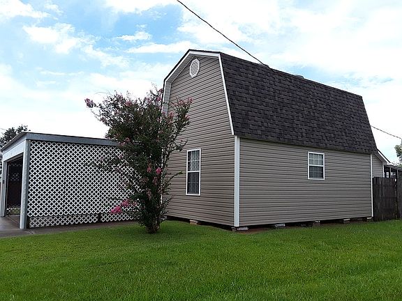 4th image of 2304 Dolphin Dr