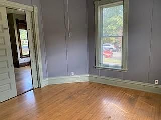 3rd image of 629 12th Ave SE